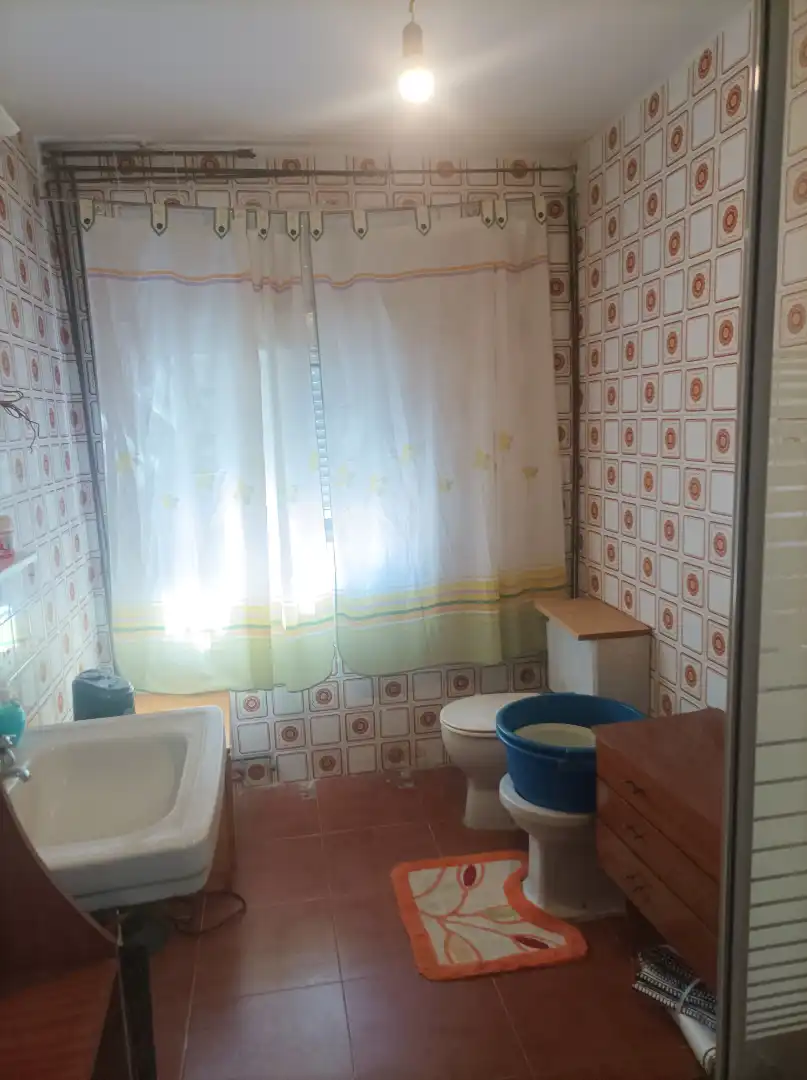 Baño de Casa o chalet en venta en Escalona con Calefacción, Piscina y Amueblado
