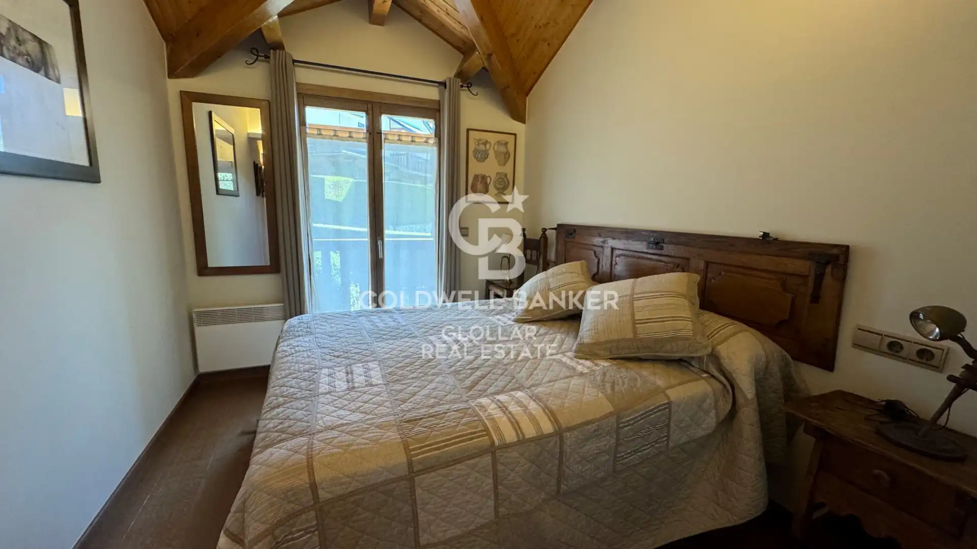 Schlafzimmer von Einfamilien-Reihenhaus zum Verkauf in Osséja mit Privatgarten, Parkett und Terrasse