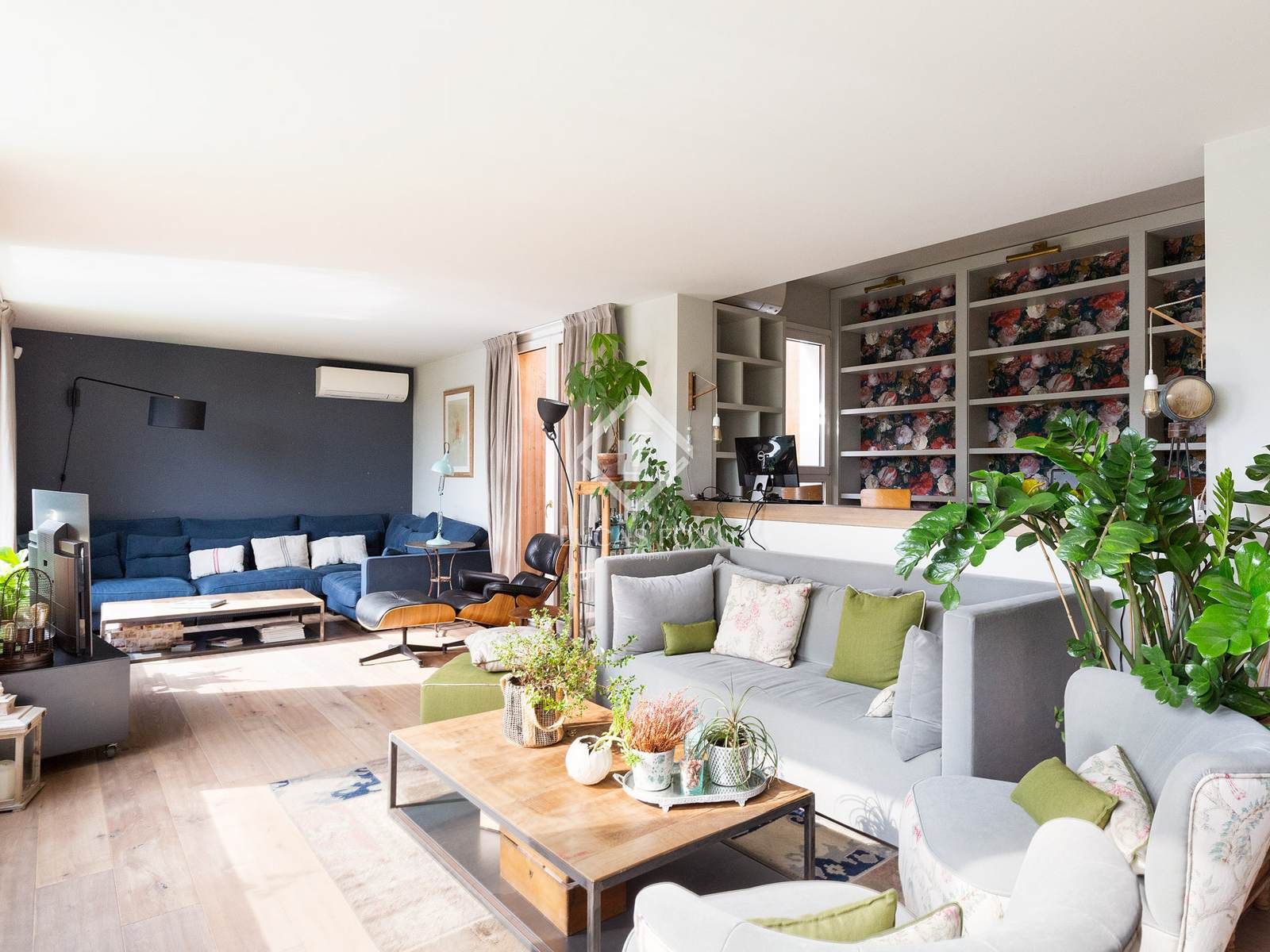 Living room of House or chalet for sale in Sant Cugat del Vallès  with Air Conditioner, Private garden and Storage room