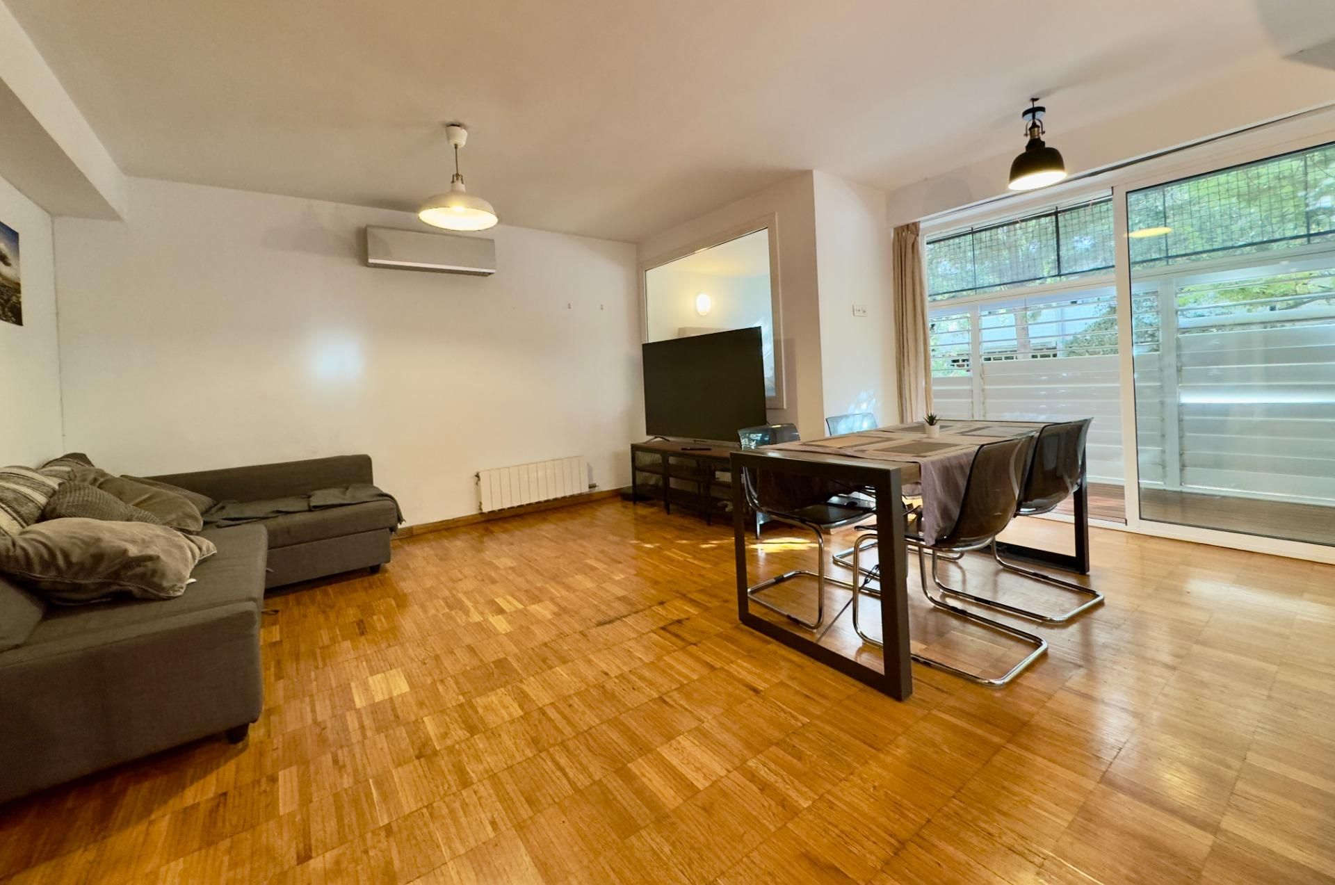 Living room of Flat for sale in  Barcelona Capital  with Air Conditioner, Heating and Private garden