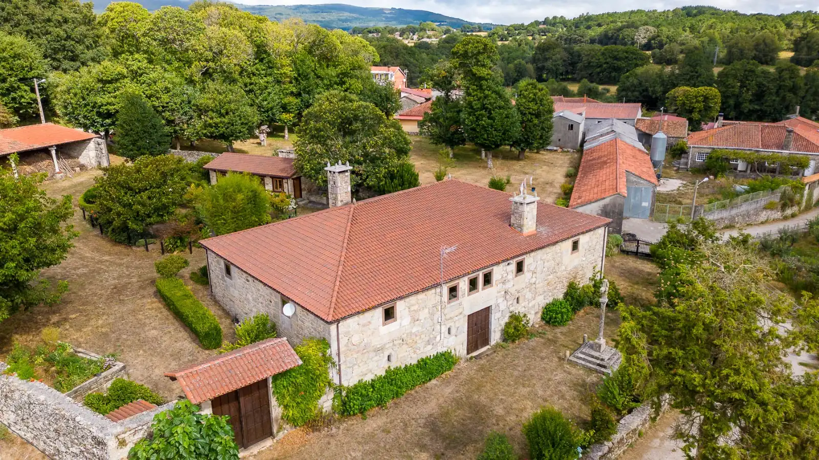 Vista exterior de Finca rústica en venda en Chantada amb Aire condicionat, Calefacció i Jardí privat