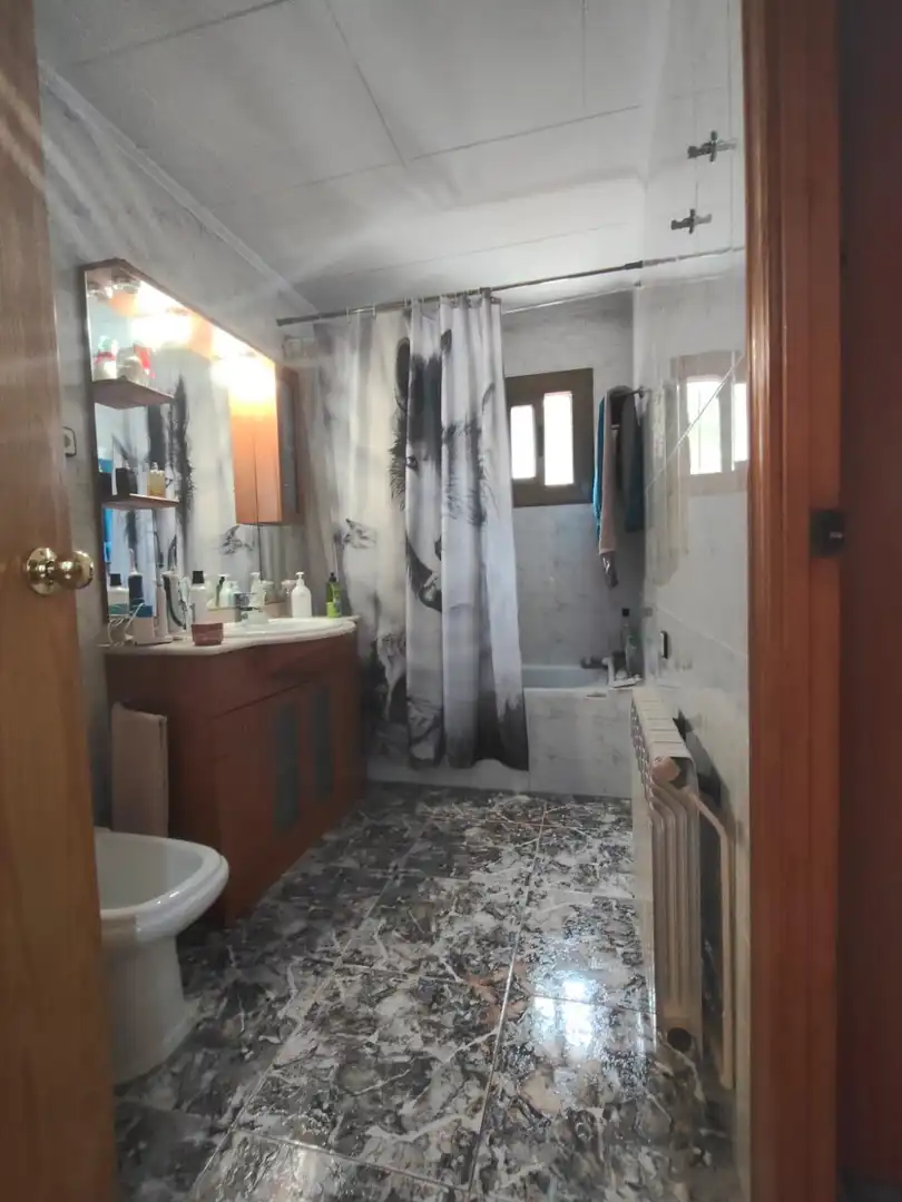 Bany de Casa o xalet en venda en Barcelona amb Aire condicionat, Terrassa i Balcó