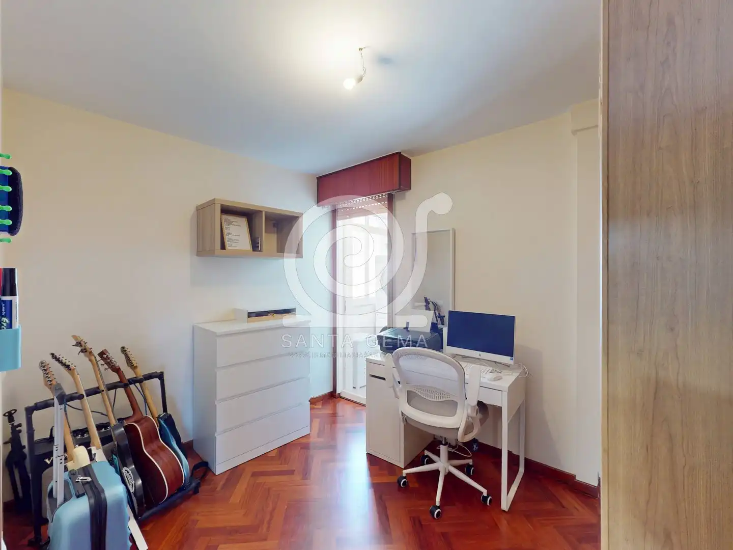 Schlafzimmer von Dachboden zum Verkauf in A Coruña Capital  mit Heizung