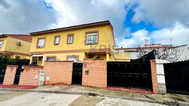 Casa-chalet en Venta en Del Clavel en El Casar de Escalona