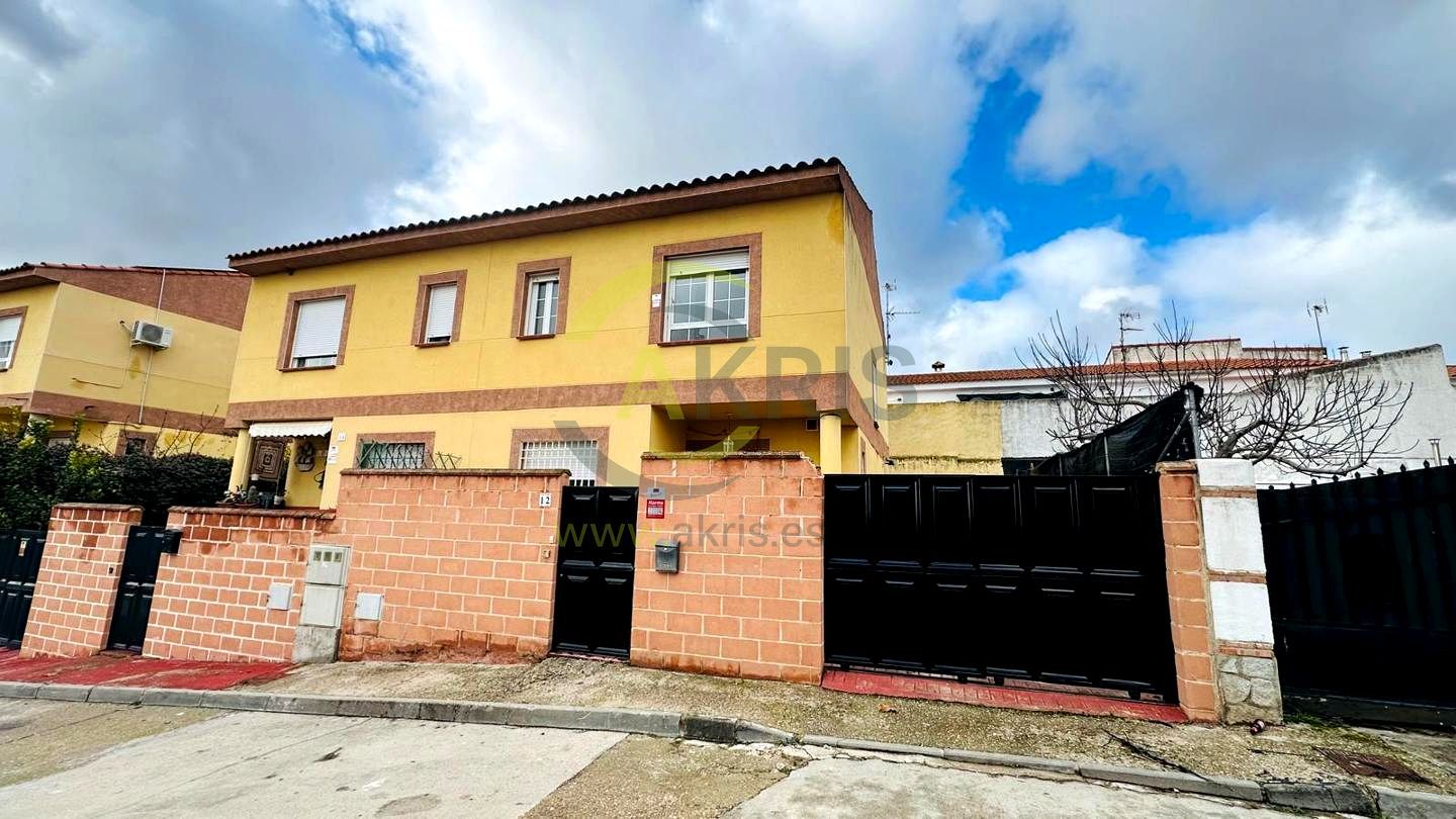 Exterior view of House or chalet for sale in El Casar de Escalona