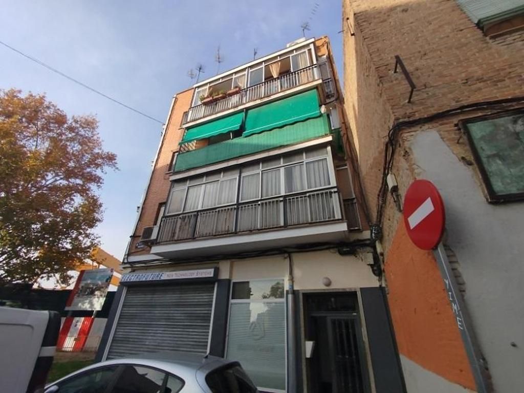 Vista exterior de Piso en venta en  Madrid Capital con Calefacción y Terraza