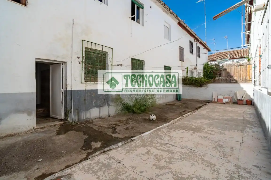 Exterior view of Flat for sale in Granada  with Air Conditioner, Heating and Terrace
