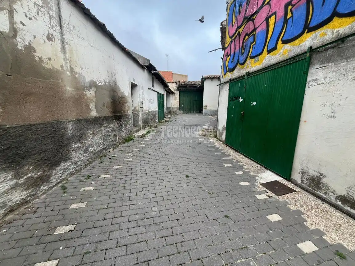 Außenansicht von Fabrik Grundstücke zum Verkauf in Villanubla
