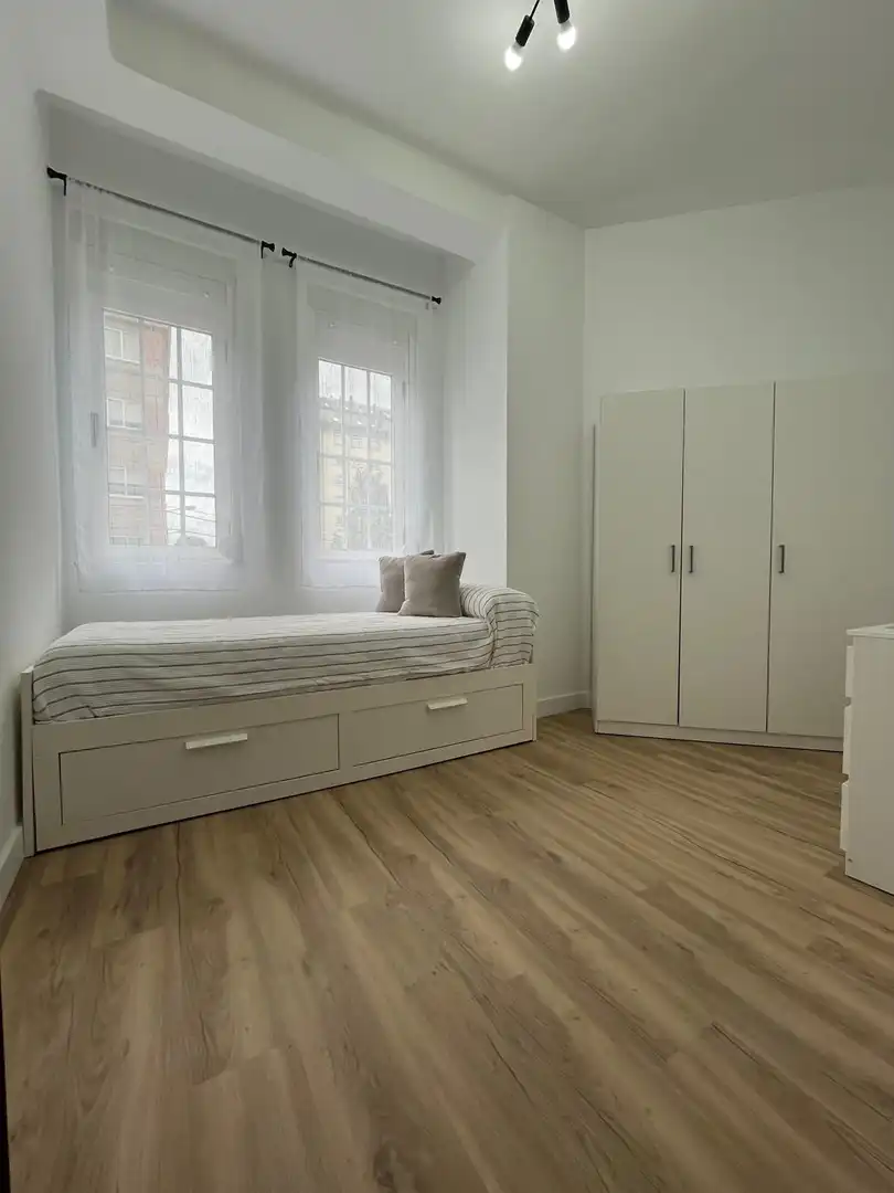 Bedroom of Flat for rent in Ferrol  with Heating