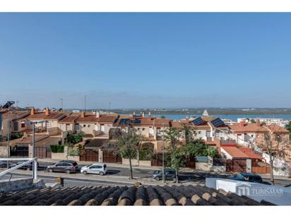 Vista exterior de Casa adosada en venda en Ayamonte amb Aire condicionat