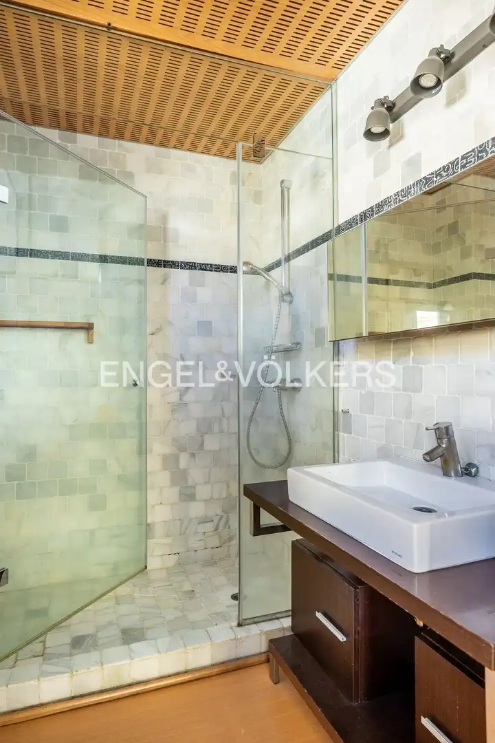 Bathroom of Houses for sale in Sevilla  with Air Conditioner, Heating and Storage room