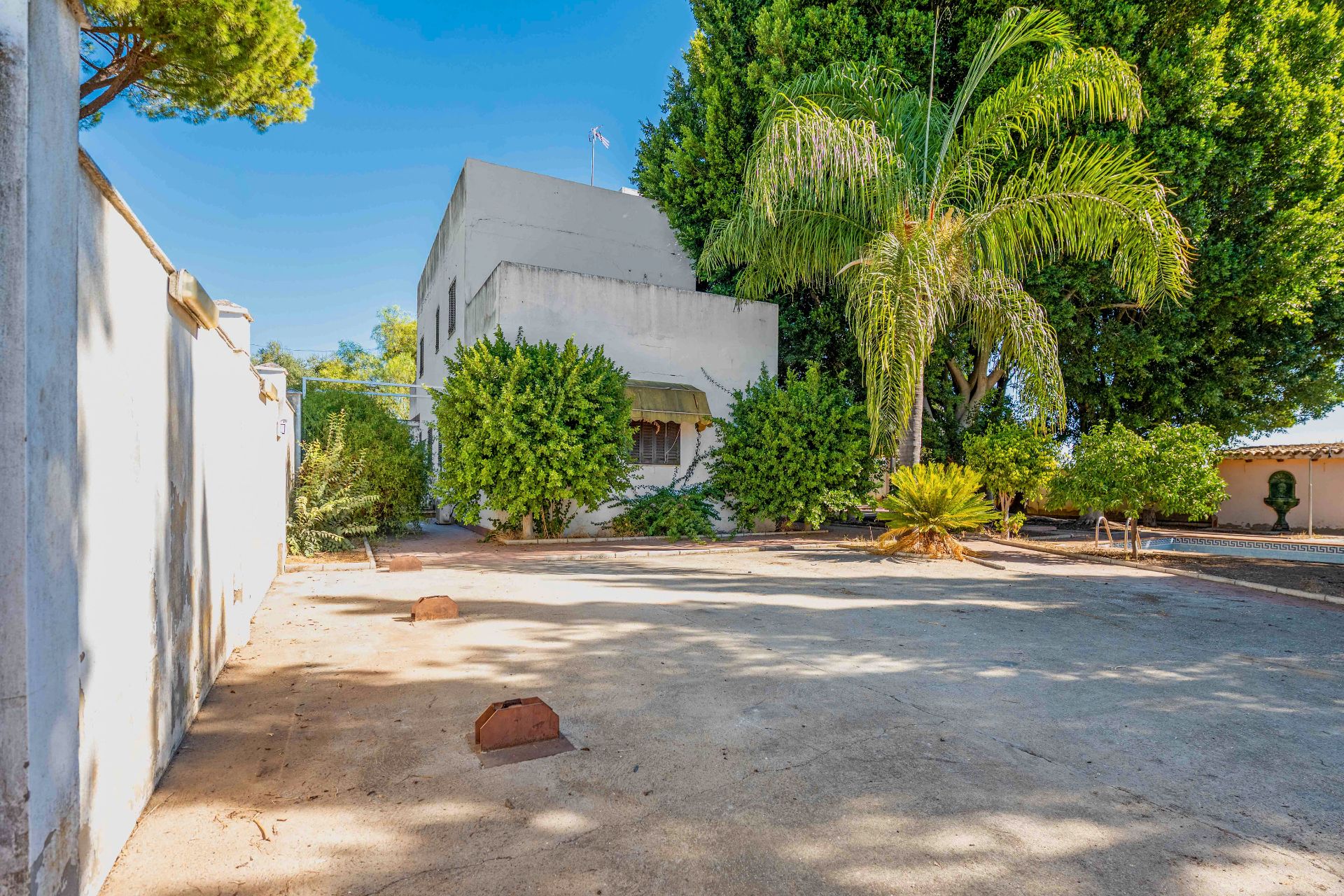 Exterior view of House or chalet for sale in Espartinas  with Air Conditioner, Private garden and Swimming Pool