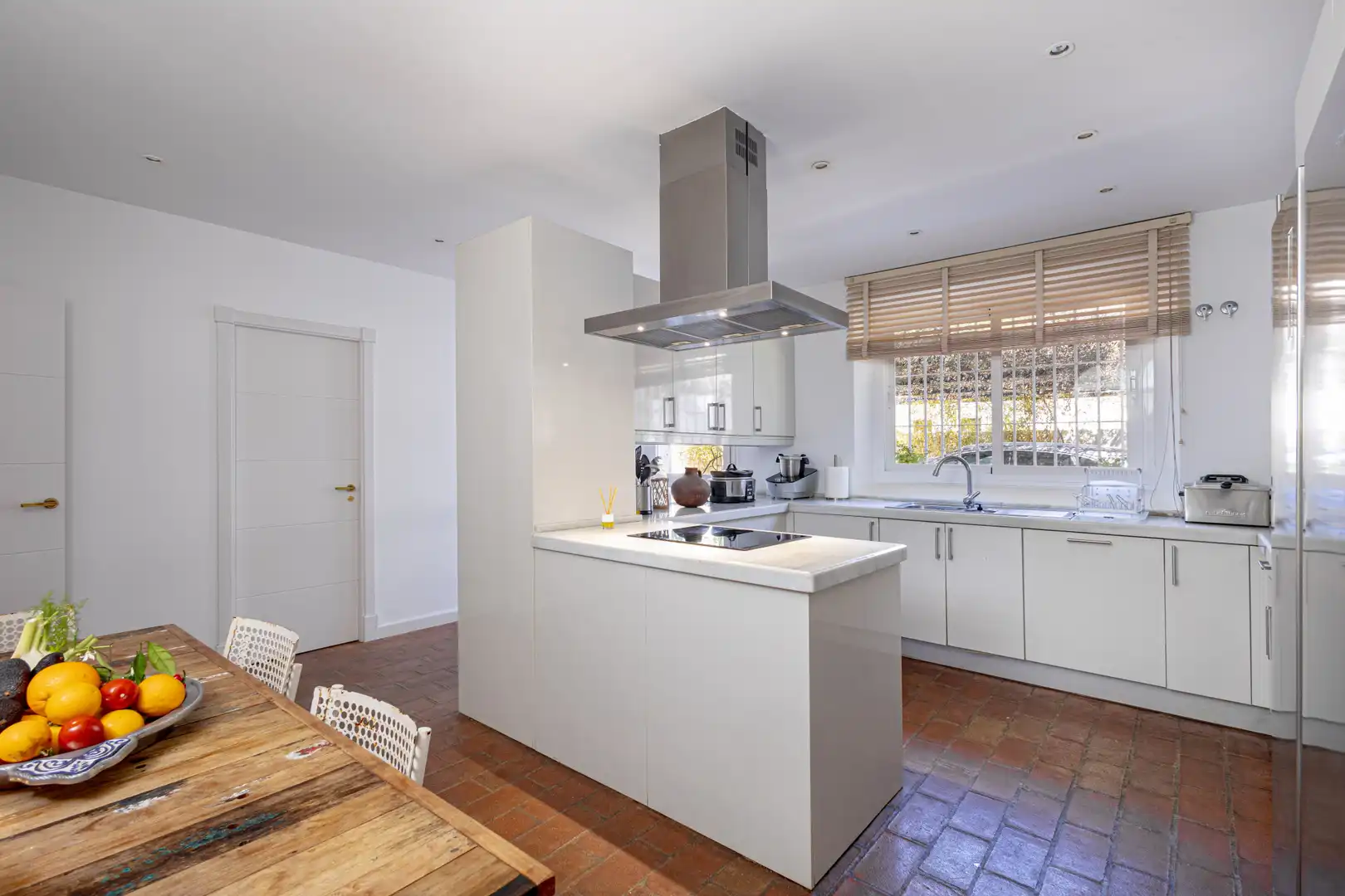 Cocina de Casa o chalet de alquiler en Estepona con Jardín privado, Terraza y Piscina