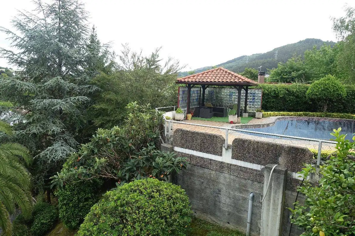 Piscina de Casa o xalet en venda en Mungia amb Calefacció, Jardí privat i Terrassa