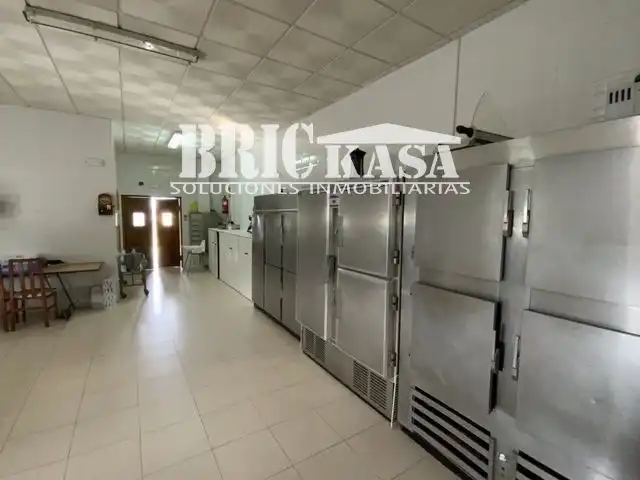Local en venta en Torrejoncillo con Aire acondicionado