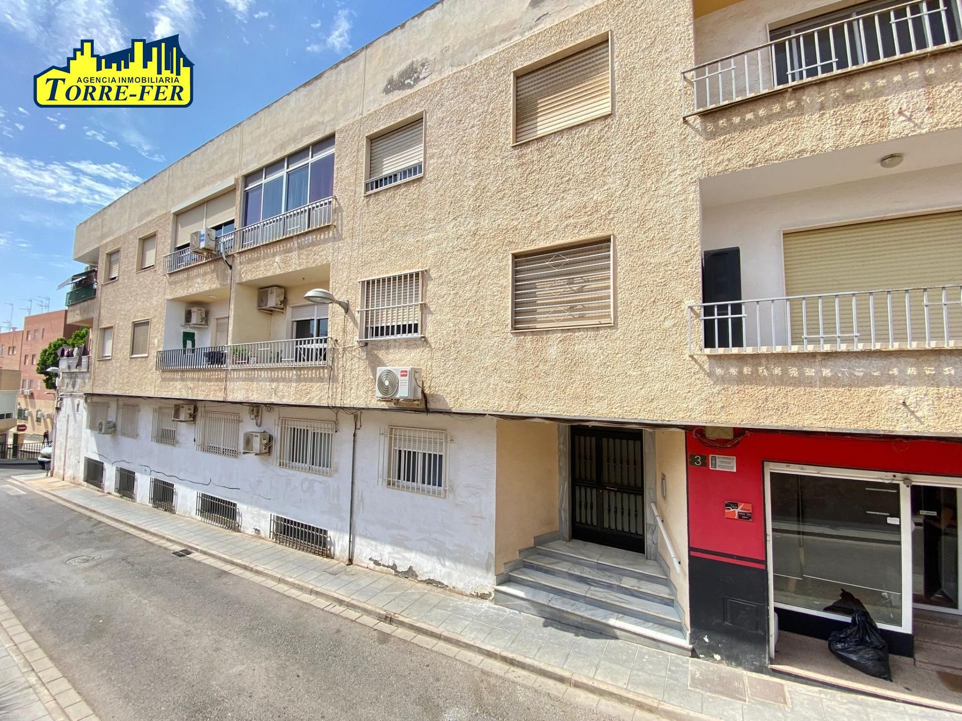 Vista exterior de Pis en venda en  Almería Capital amb Aire condicionat i Alarma