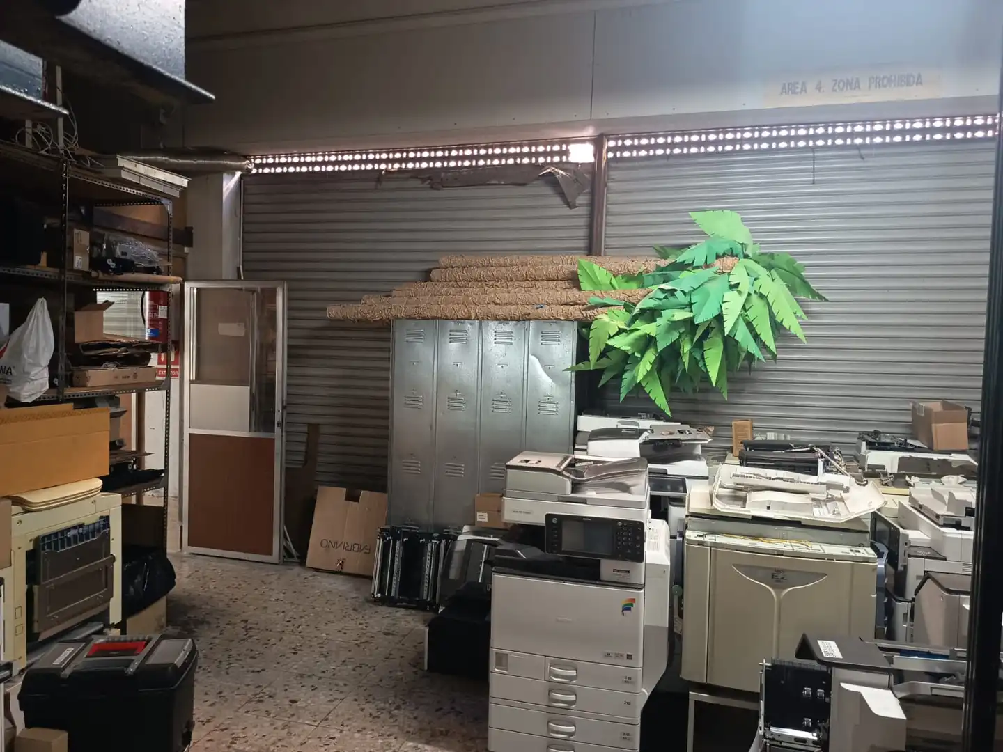 Local en venta en Alicante / Alacant con Aire acondicionado, Internet y Alarma