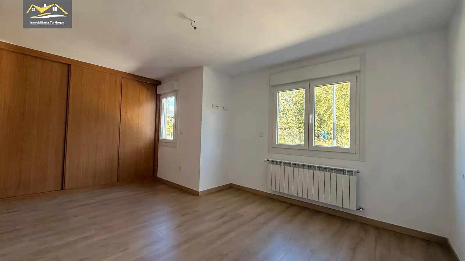Dormitori de Casa adosada en venda en Allariz amb Calefacció, Jardí privat i Terrassa