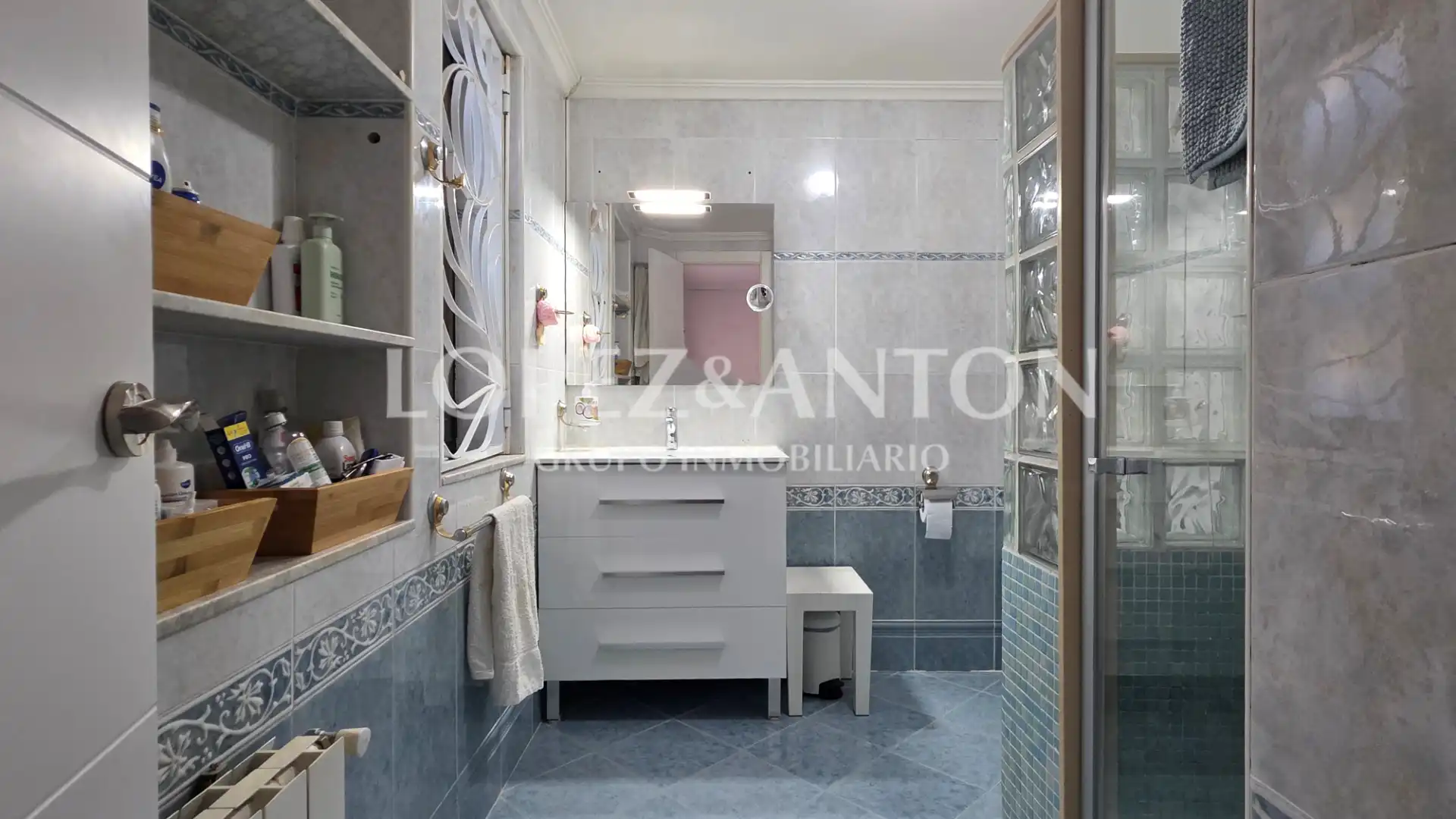 Badezimmer von Haus oder Chalet zum Verkauf in L'Eliana mit Klimaanlage, Heizung und Privatgarten