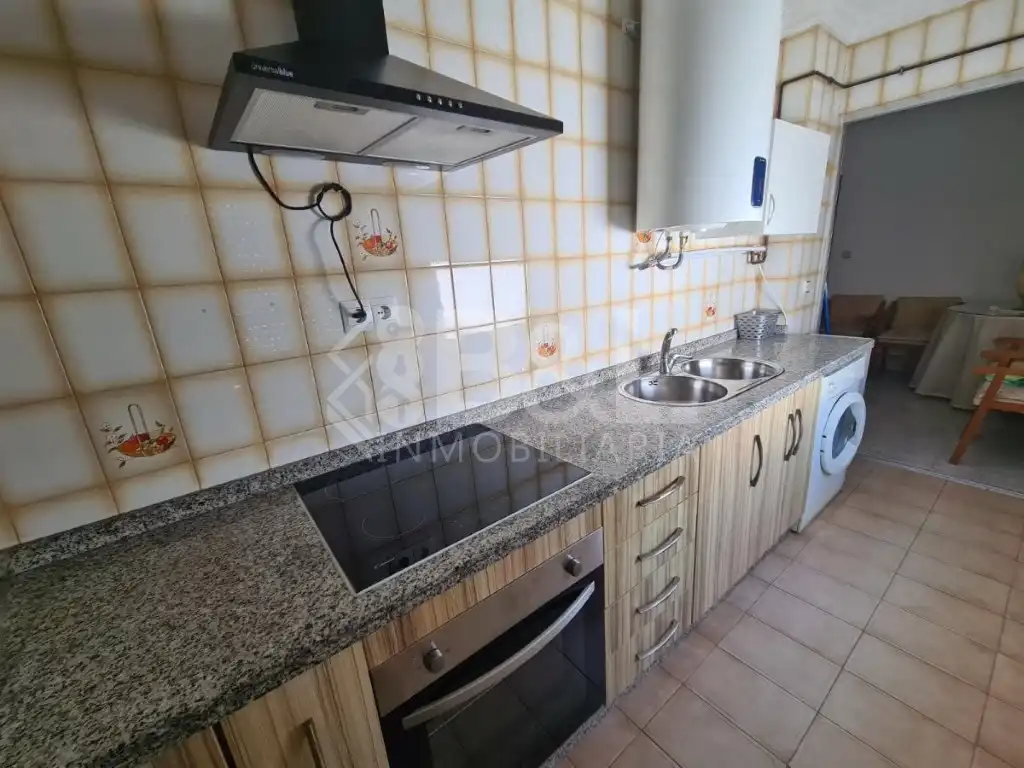 Cuina de Pis de lloguer en Huelva amb Aire condicionat i Moblat