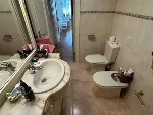 Bathroom of Flat for sale in Madrid  with Air Conditioner and Heating