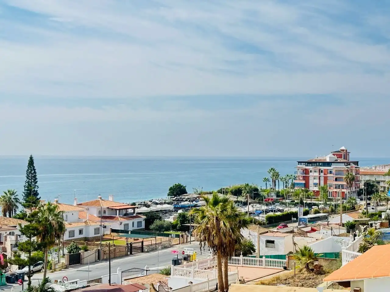 Vista exterior de Casa o xalet en venda en Torrox amb Aire condicionat, Jardí privat i Traster