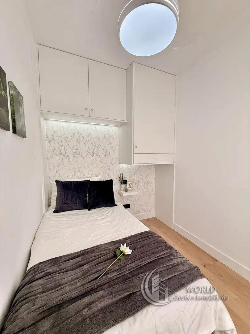 Bedroom of Flat for sale in Madrid  with Air Conditioner, Heating and Furnished