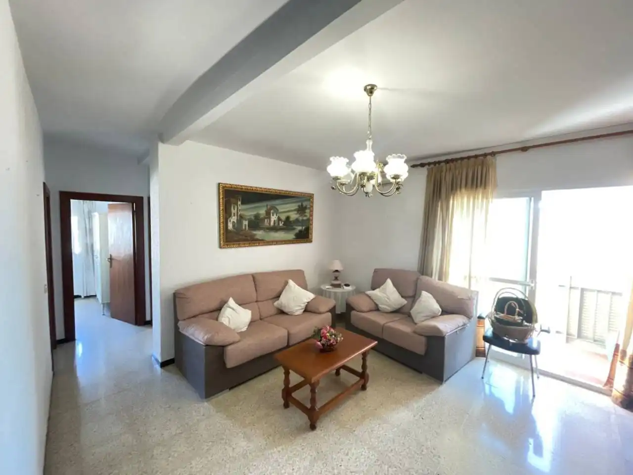 Sala d'estar de Pis en venda en Estepona amb Aire condicionat, Terrassa i Moblat