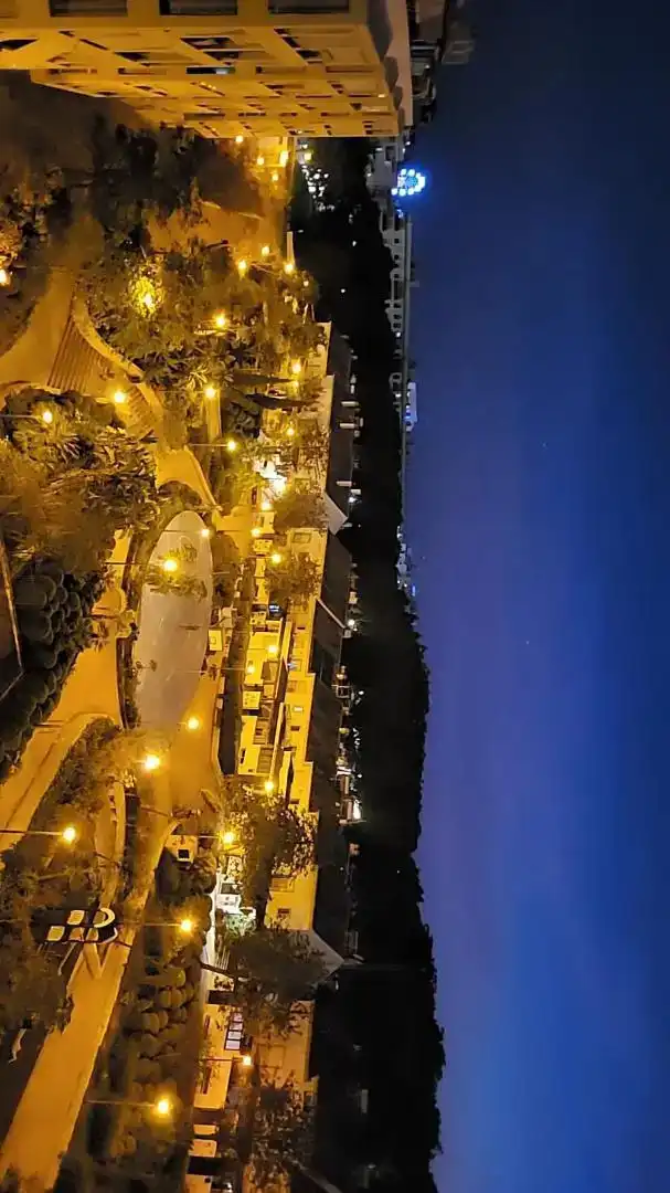 Vista exterior de Àtic en venda en Estepona amb Aire condicionat