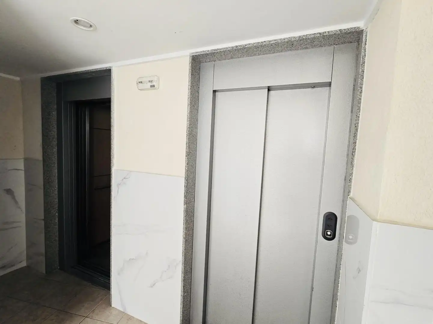 Wohnung zum Verkauf in Torrevieja mit Klimaanlage, Heizung und Privatgarten