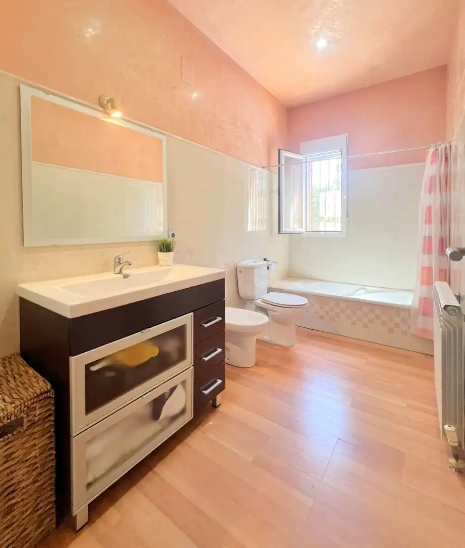 Bathroom of Houses for sale in Isla Cristina  with Air Conditioner, Heating and Terrace