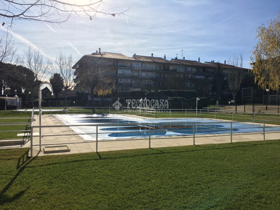 Piscina de Pis en venda en Collado Villalba amb Calefacció, Terrassa i Piscina comunitària