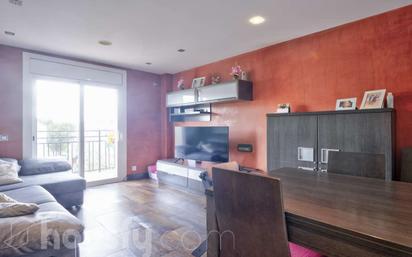 Living room of Flat for sale in Sabadell  with Air Conditioner, Heating and Balcony