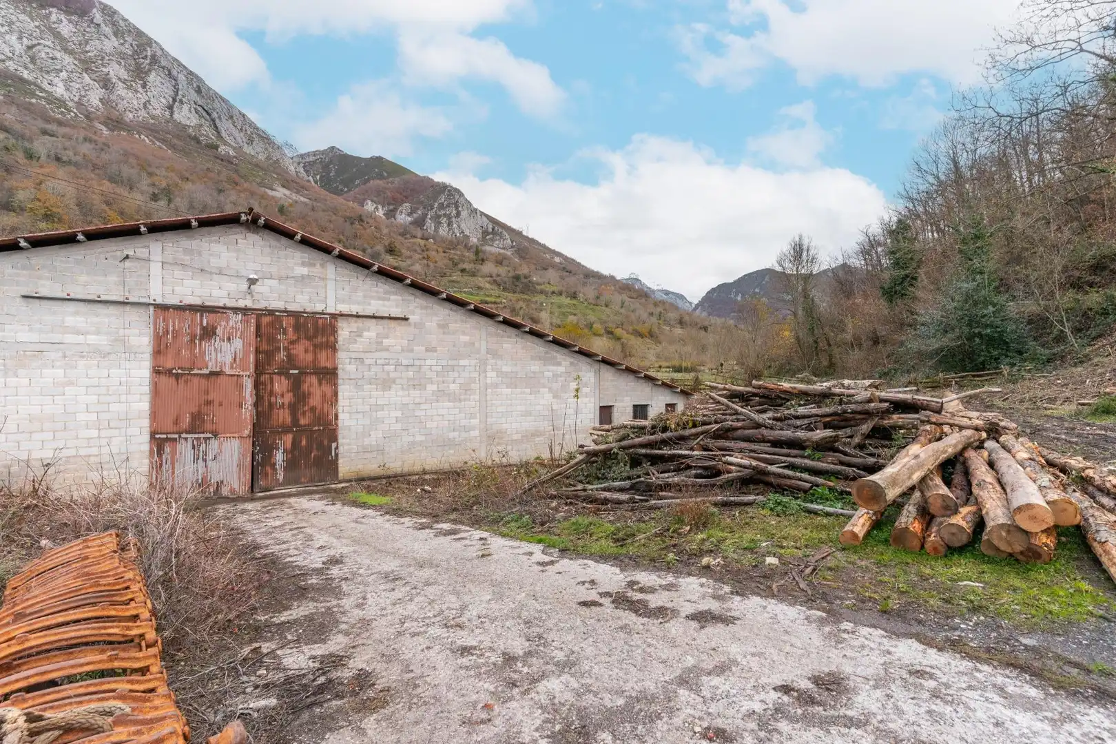 Vista exterior de Local en venta en Caso con Amueblado