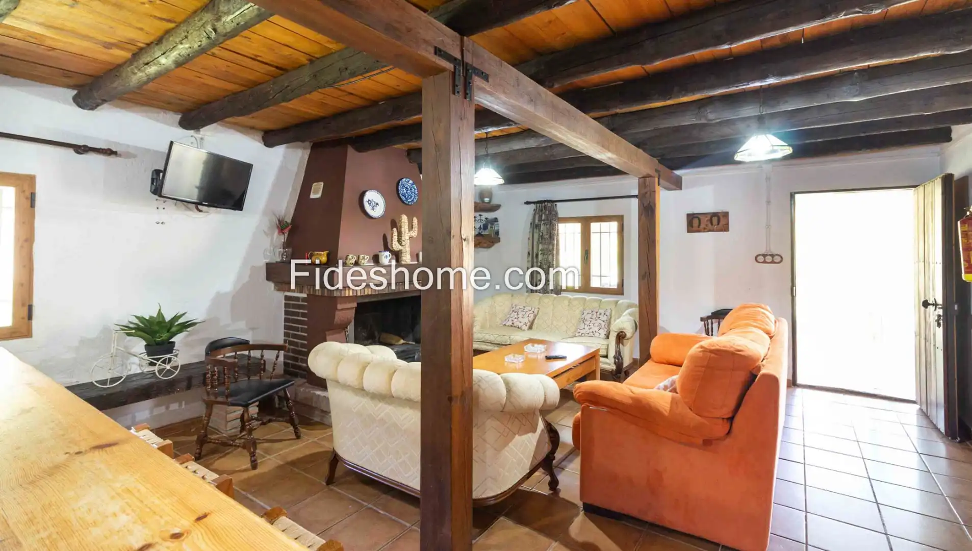 Sala d'estar de Finca rústica en venda en Villamena amb Jardí privat, Piscina i Moblat
