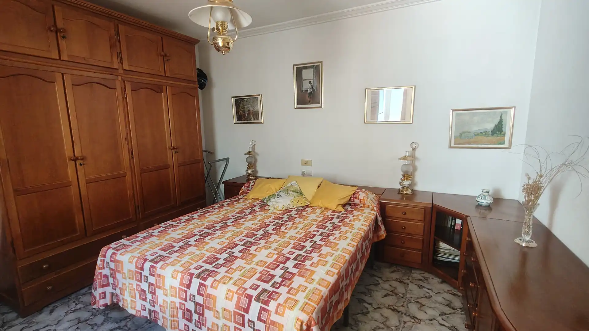 Dormitori de Casa o xalet en venda en Baza amb Moblat, Forn i Rentadora