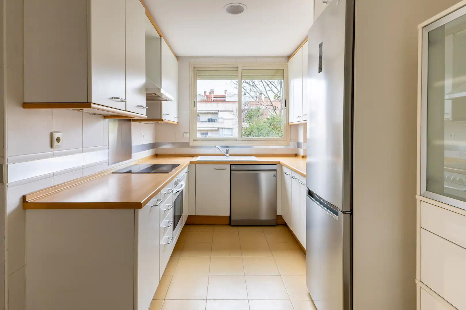 Cocina de Piso de alquiler en Pozuelo de Alarcón con Aire acondicionado, Calefacción y Jardín privado