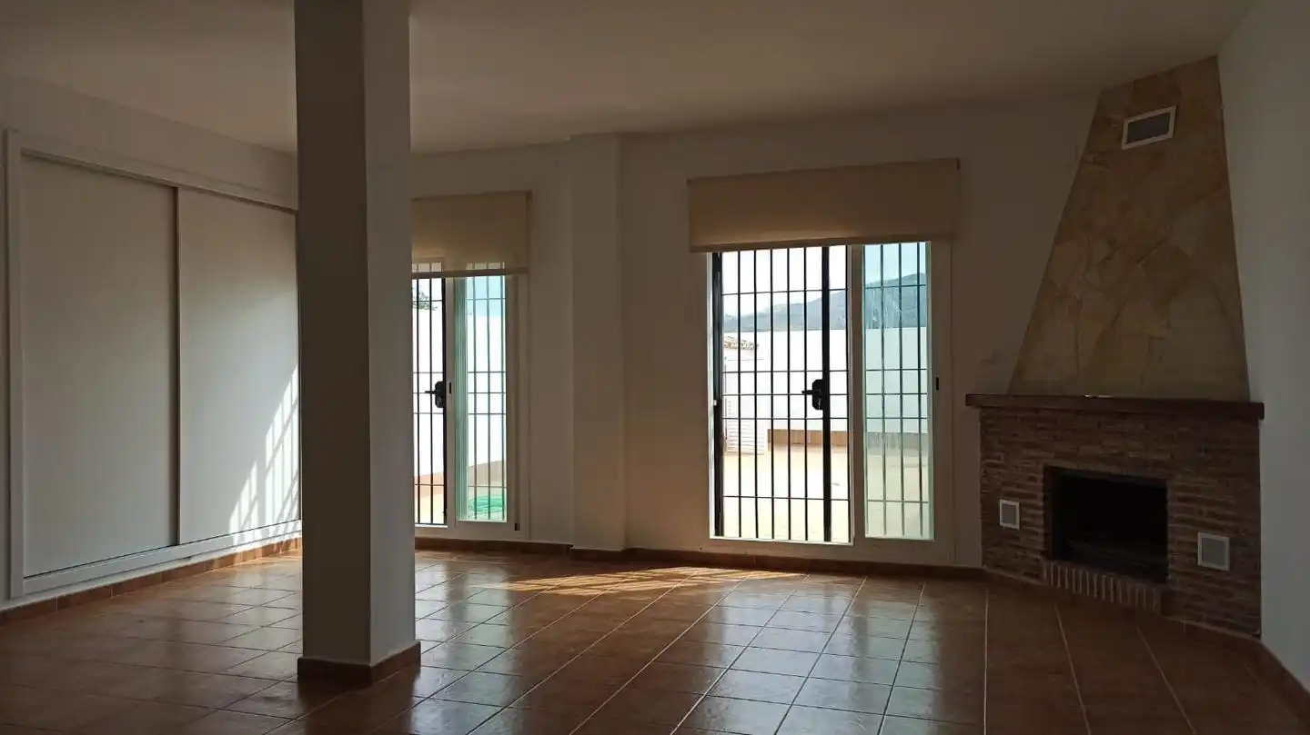 Sala de estar de Casa o chalet de alquiler en Riogordo con Terraza