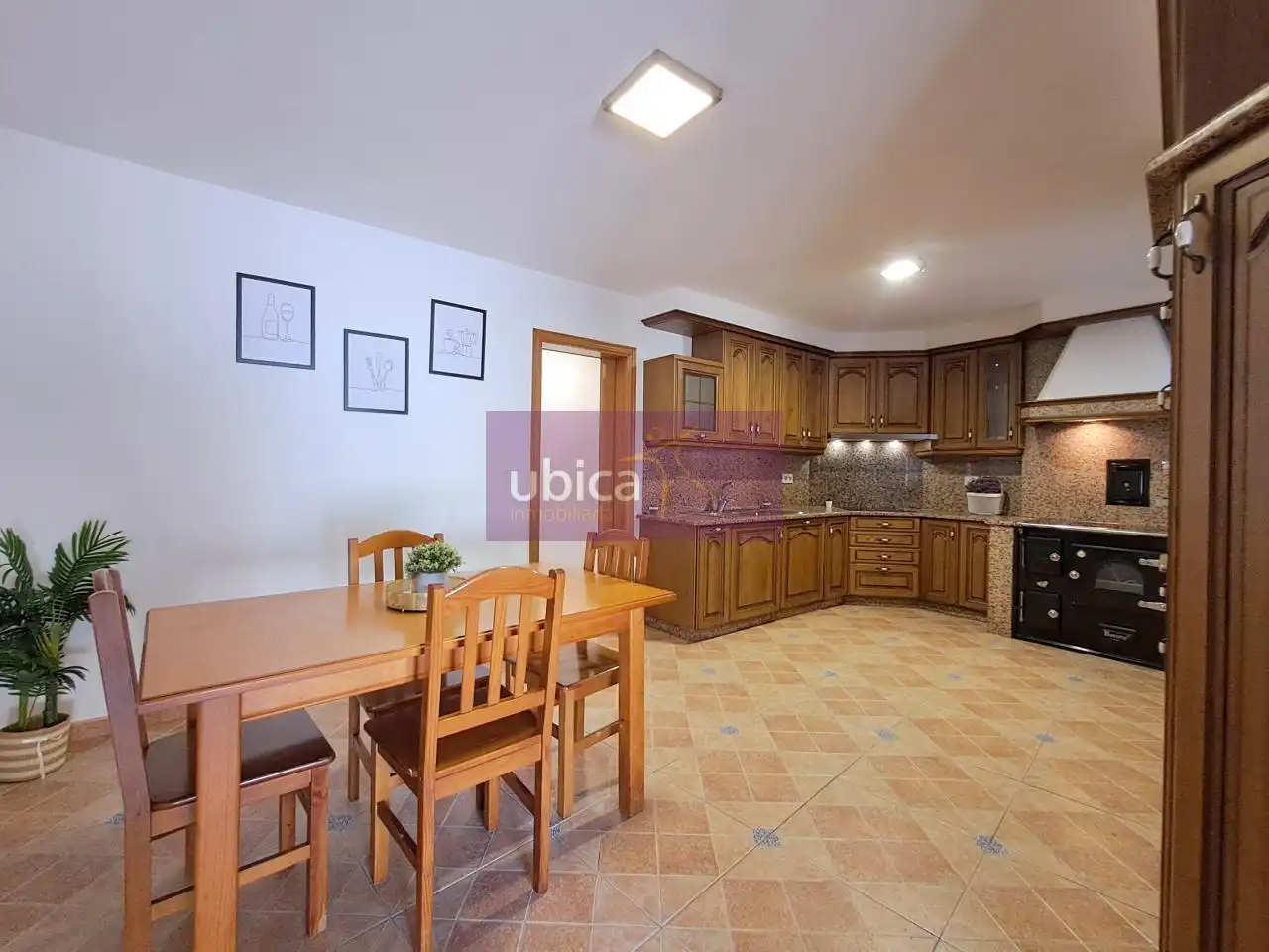 Küche von Haus oder Chalet zum Verkauf in Tui mit Heizung, Privatgarten und Terrasse