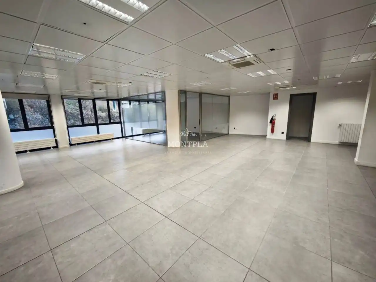 Locale commerciale in affitto a Les Escaldes, imagen 8