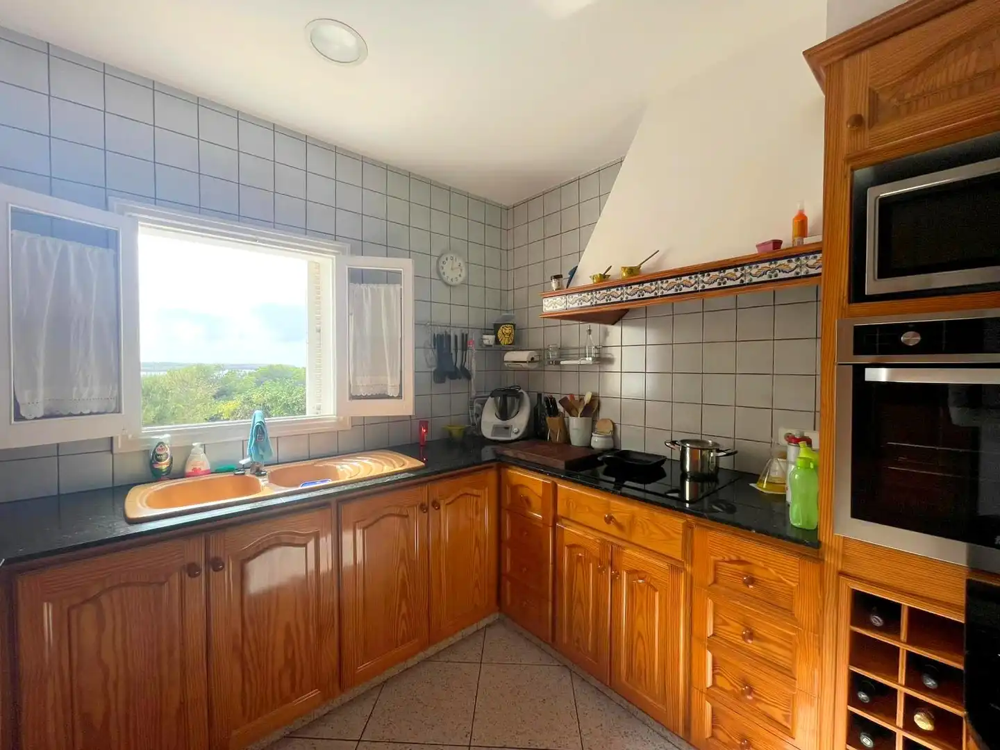 Cuina de Casa o xalet en venda en Ciutadella de Menorca amb Aire condicionat, Jardí privat i Terrassa