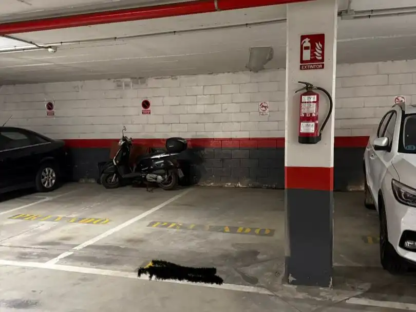 Parkplatz von Garage zur Miete in Cádiz mit Alarm