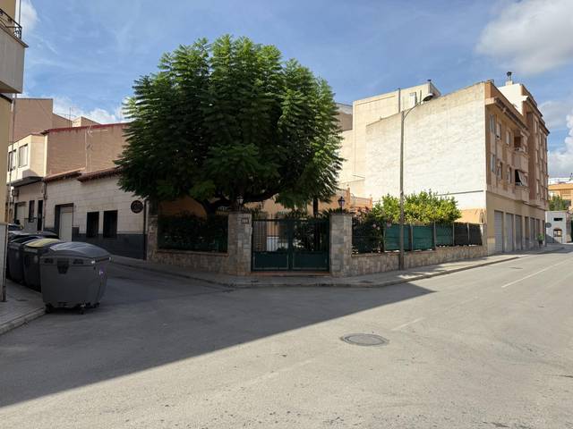 Casa-chalet en Venta en Calle MENENDEZ PELAYO en Novelda