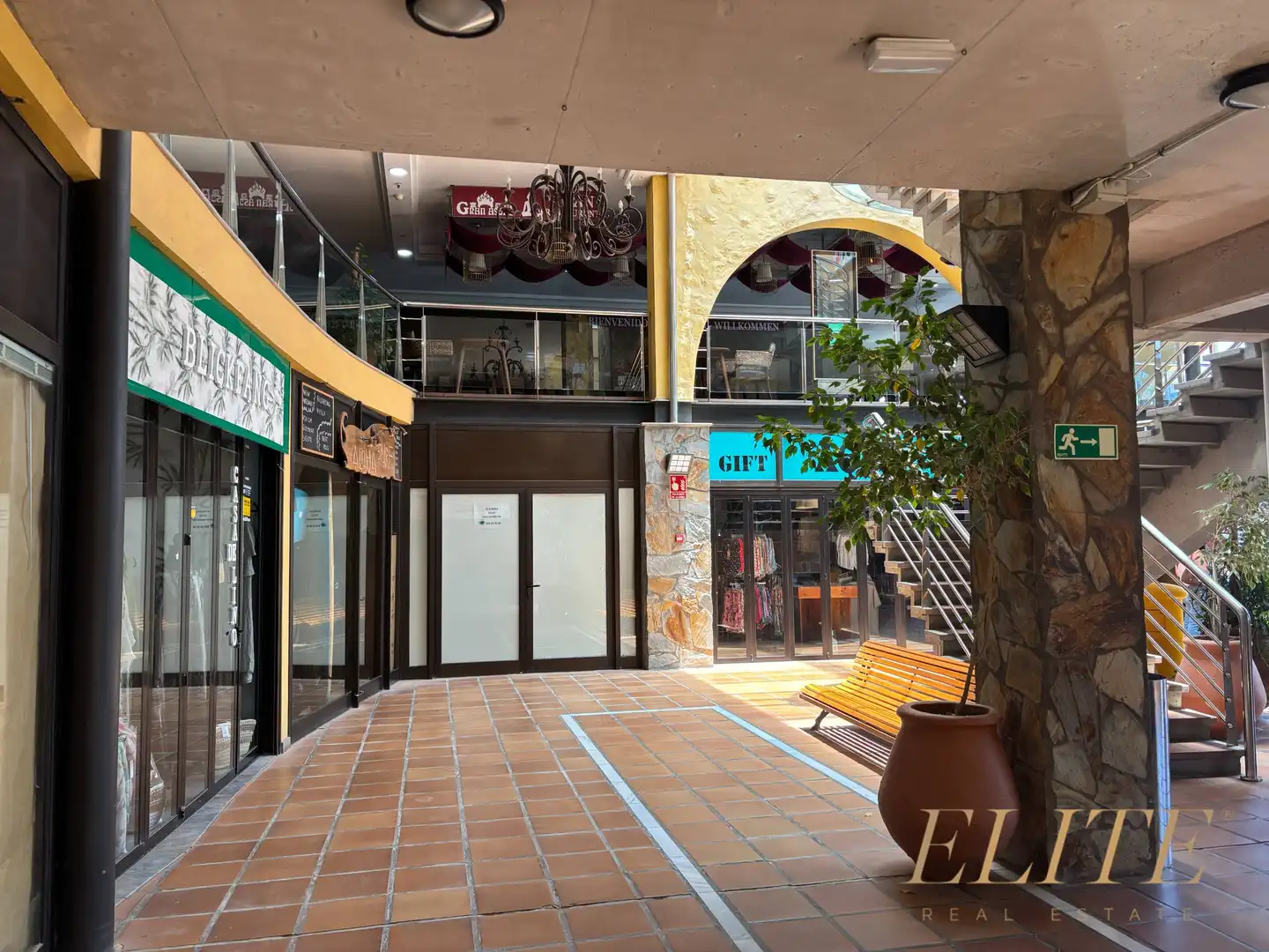 Commercial properties for sale in San Bartolomé de Tirajana  with Air Conditioner