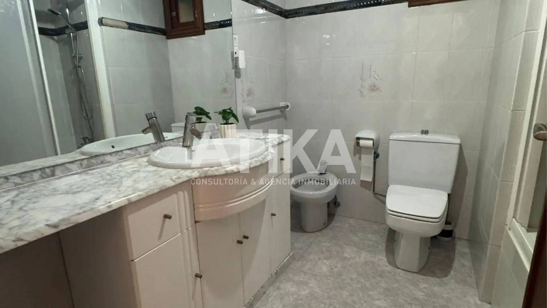 Baño de Ático en venta en Ontinyent con Aire acondicionado, Calefacción y Parquet