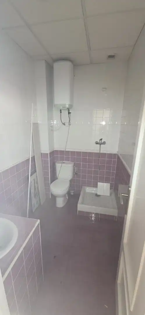 Baño de Local en venta en Pinto con Aire acondicionado