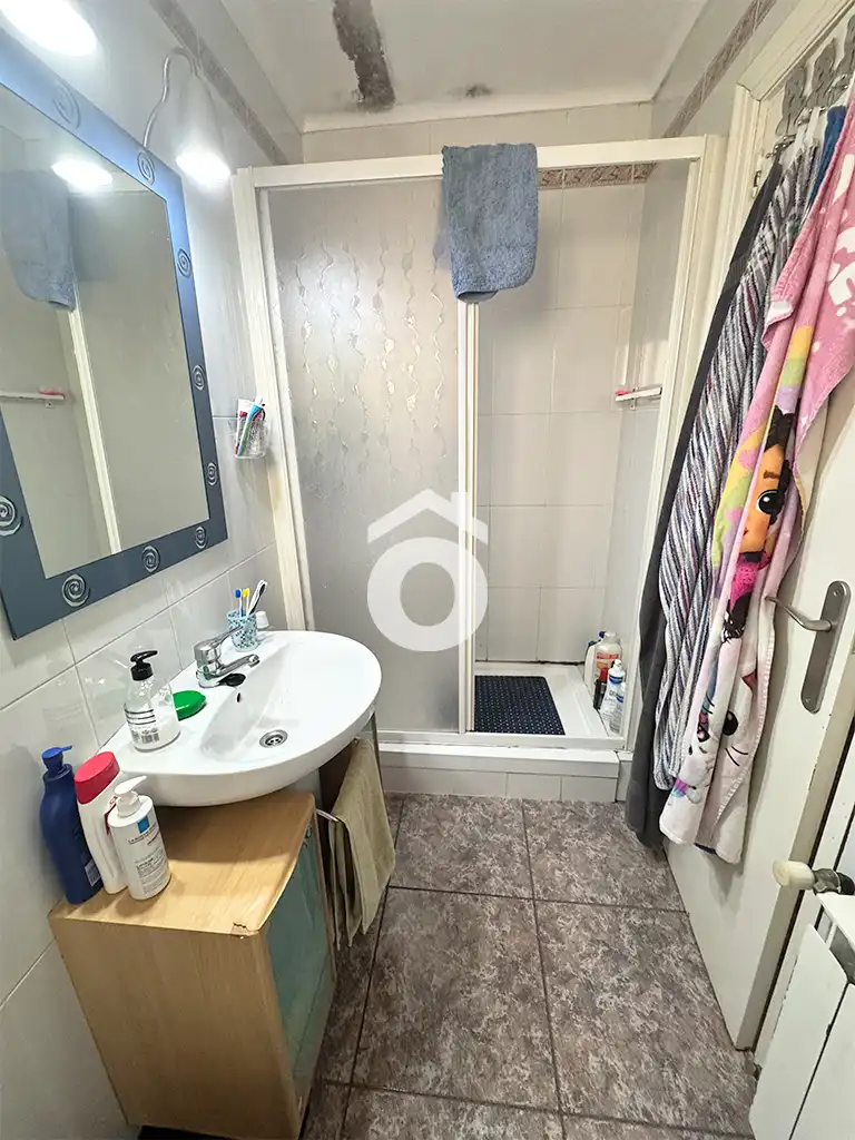 Badezimmer von Wohnung zum Verkauf in Esparreguera mit Klimaanlage, Heizung und Balkon