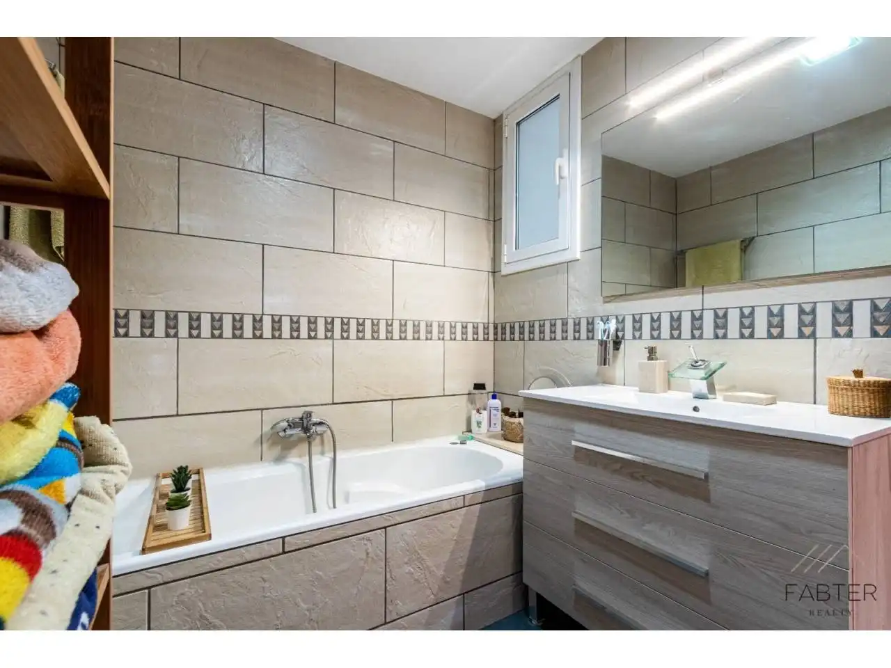 Badezimmer von Dachboden zum Verkauf in Terrassa mit Klimaanlage, Heizung und Terrasse