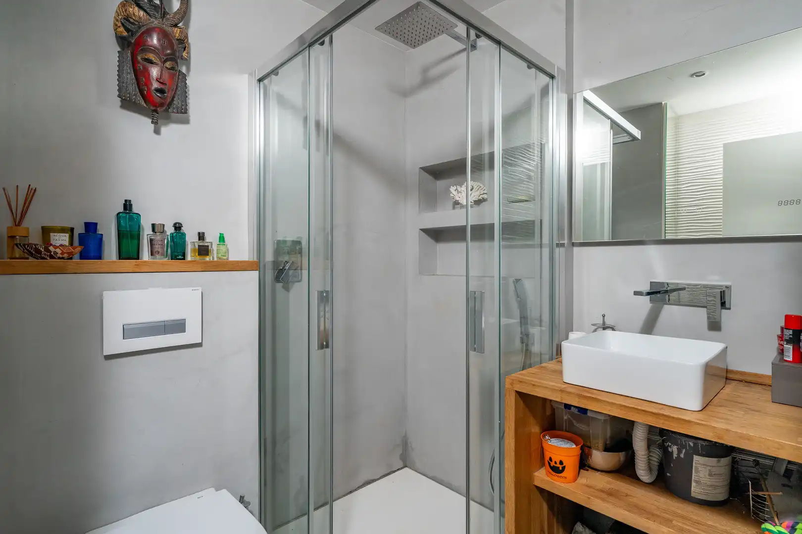 Badezimmer von Dachboden zum Verkauf in Barcelona mit Klimaanlage, Heizung und Parkett