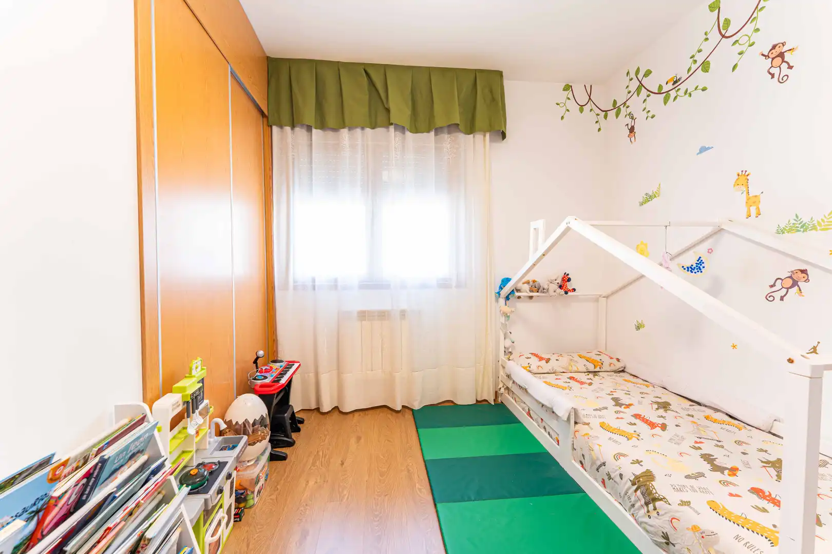 Bedroom of Flat for sale in Móstoles  with Air Conditioner, Heating and Private garden